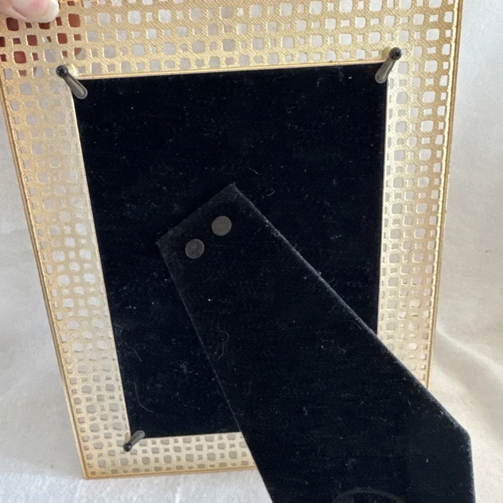 Decorative Picture Frame Gold Tone Basket Weave 3D Effect Table Top For 5x7 Size
